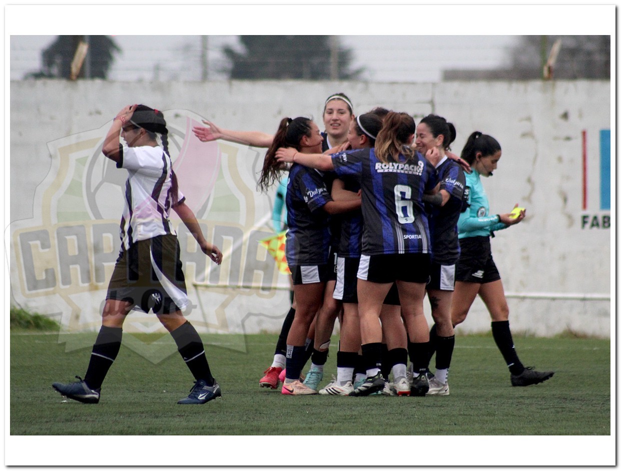 Con autoridad y buen fútbol, Ciudad de Olavarría goleó y se quedó con el primero, ante Alumni de Azul